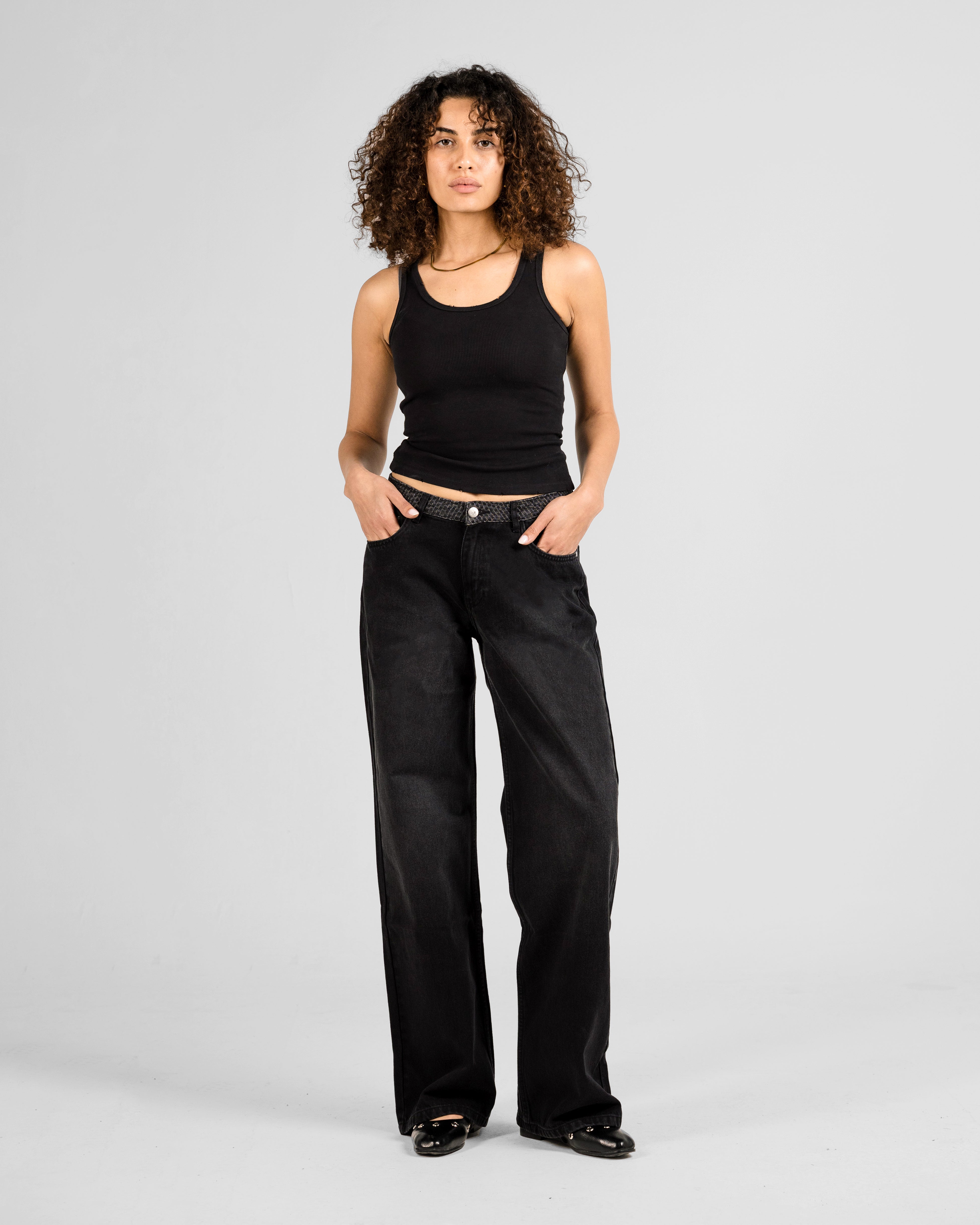 TEXTURED RELAXED MID RISE JEANS