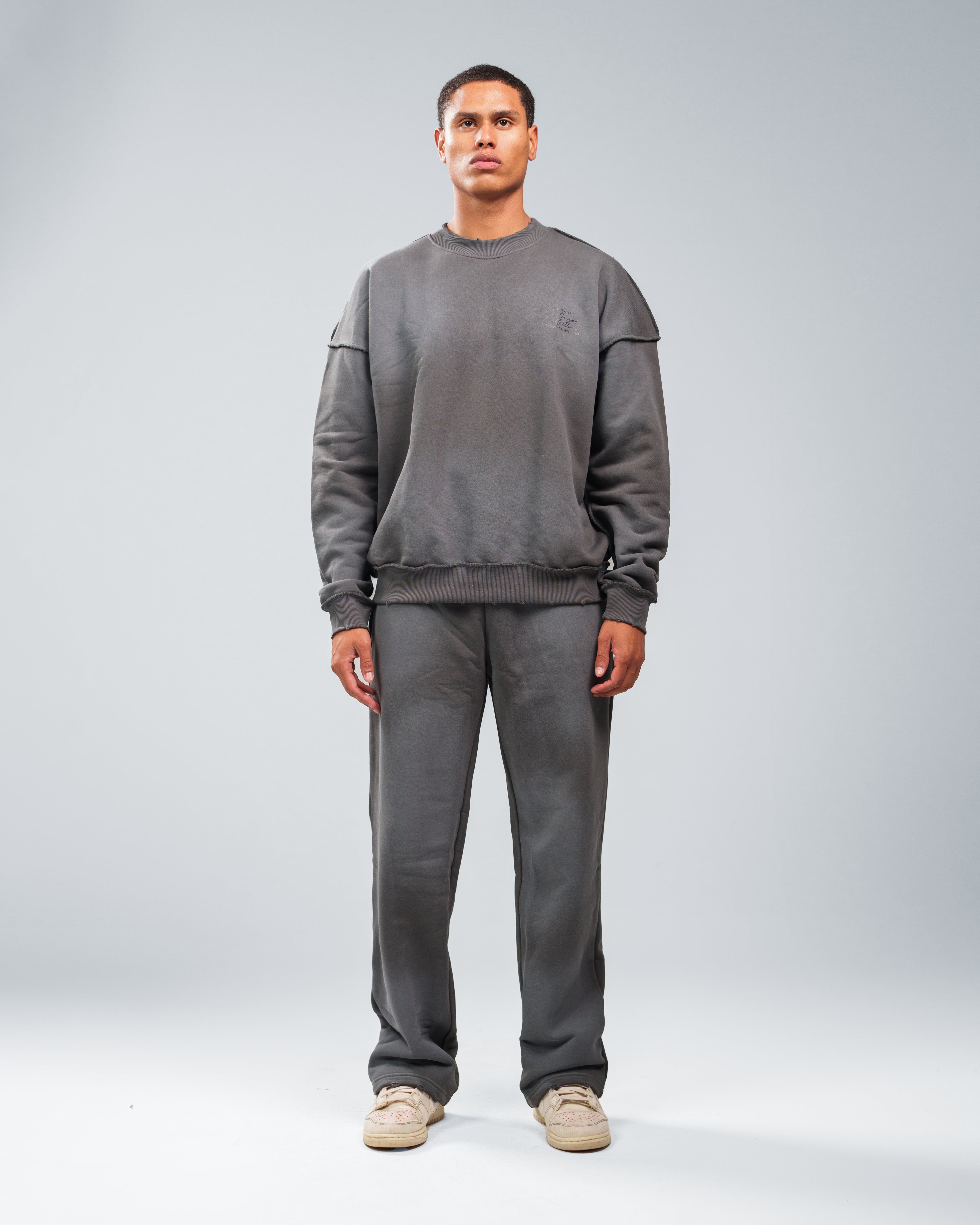 STONE WASHED DISTRESSED CREWNECK