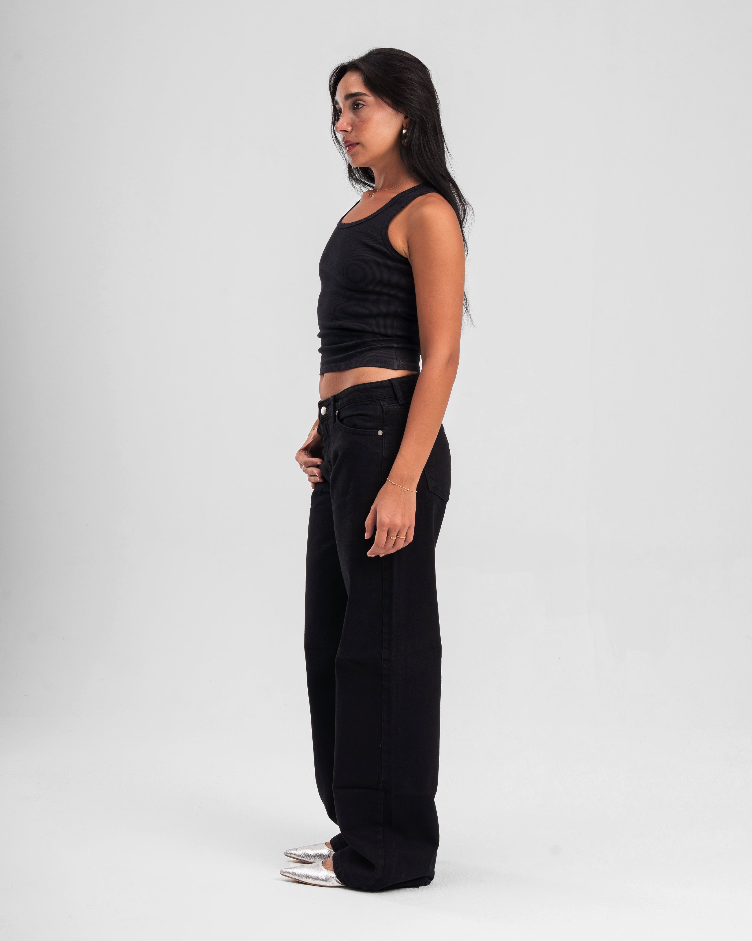 CLASSIC BLACK RELAXED MID RISE JEANS