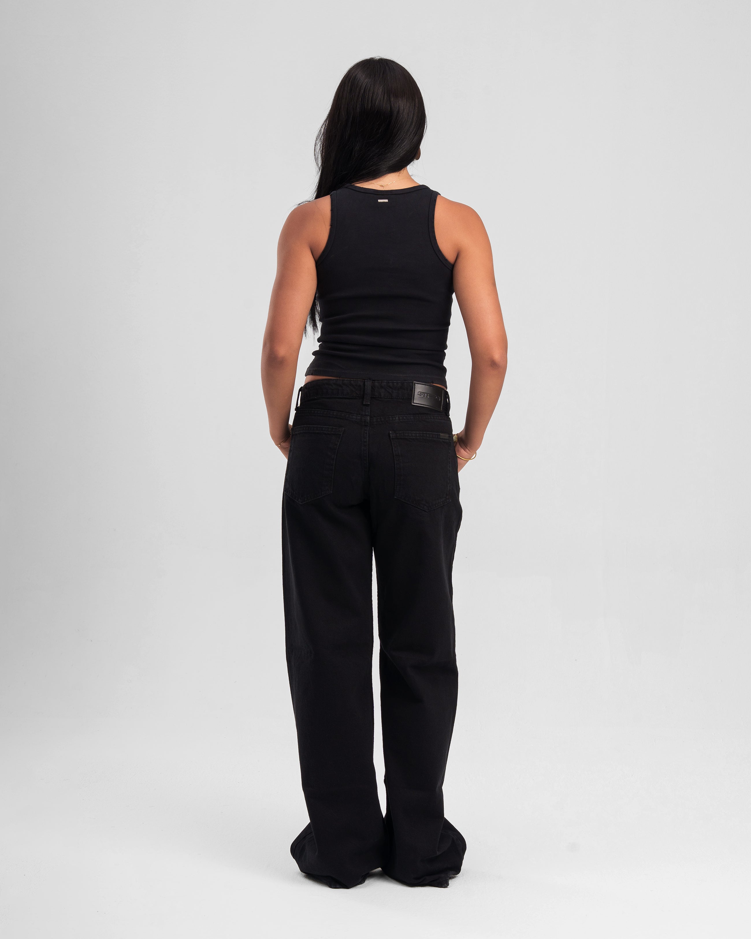 CLASSIC BLACK RELAXED MID RISE JEANS