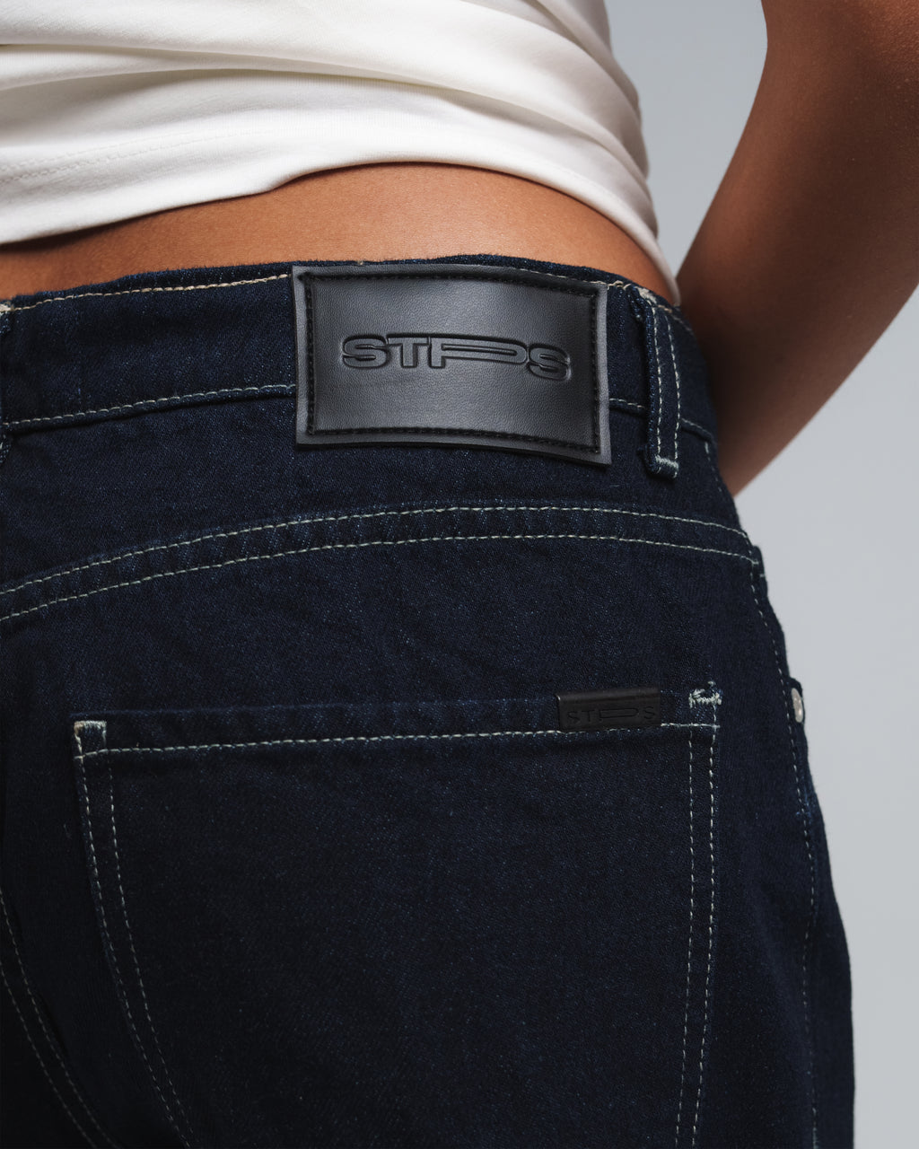 RELAXED MID RISE JEANS