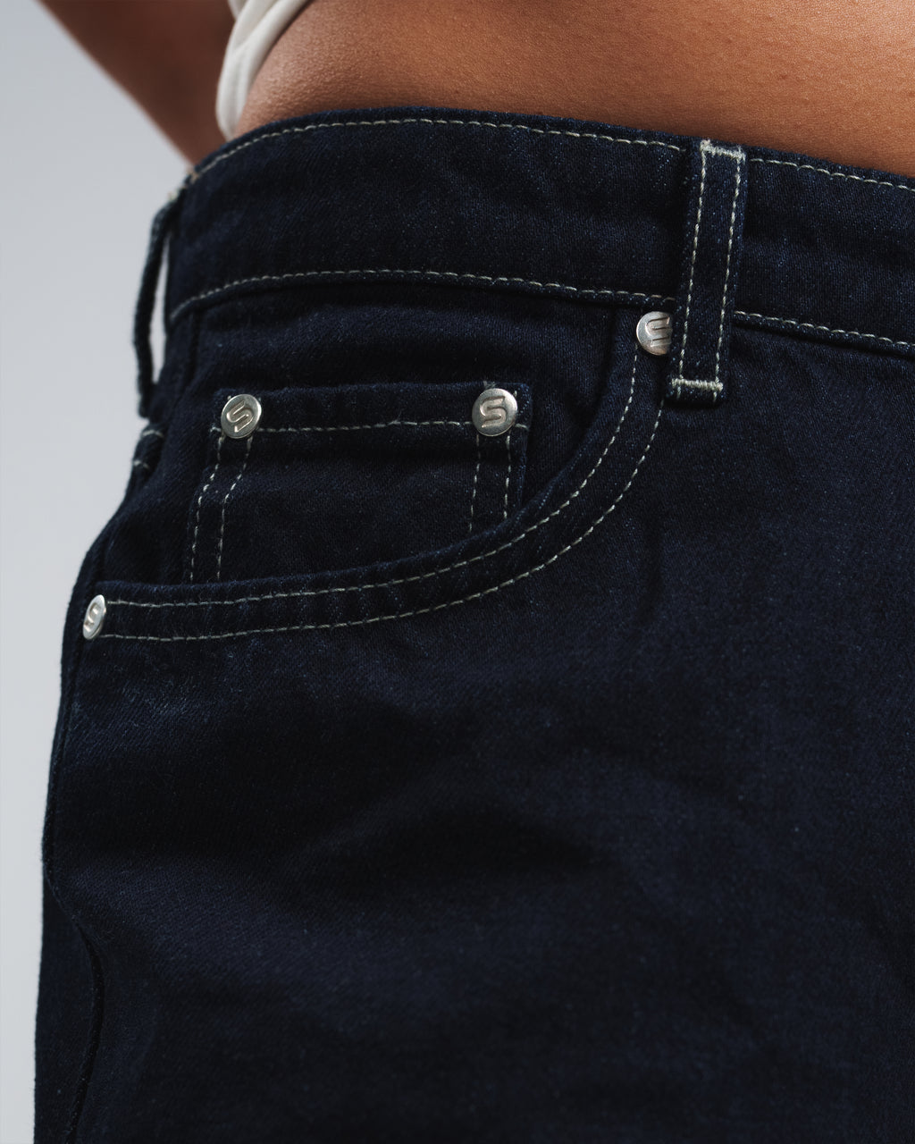 RELAXED MID RISE JEANS
