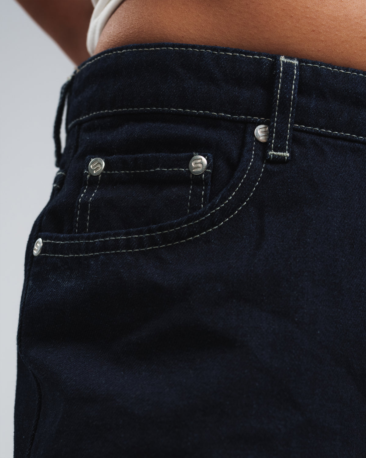 RELAXED MID RISE JEANS