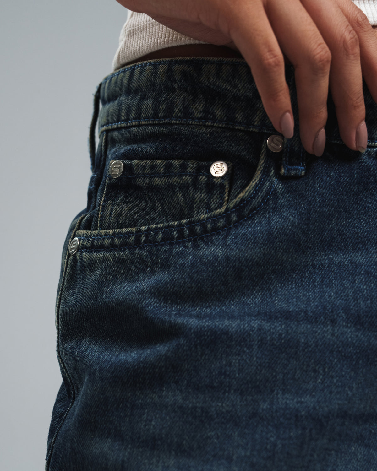 RELAXED MID RISE JEANS