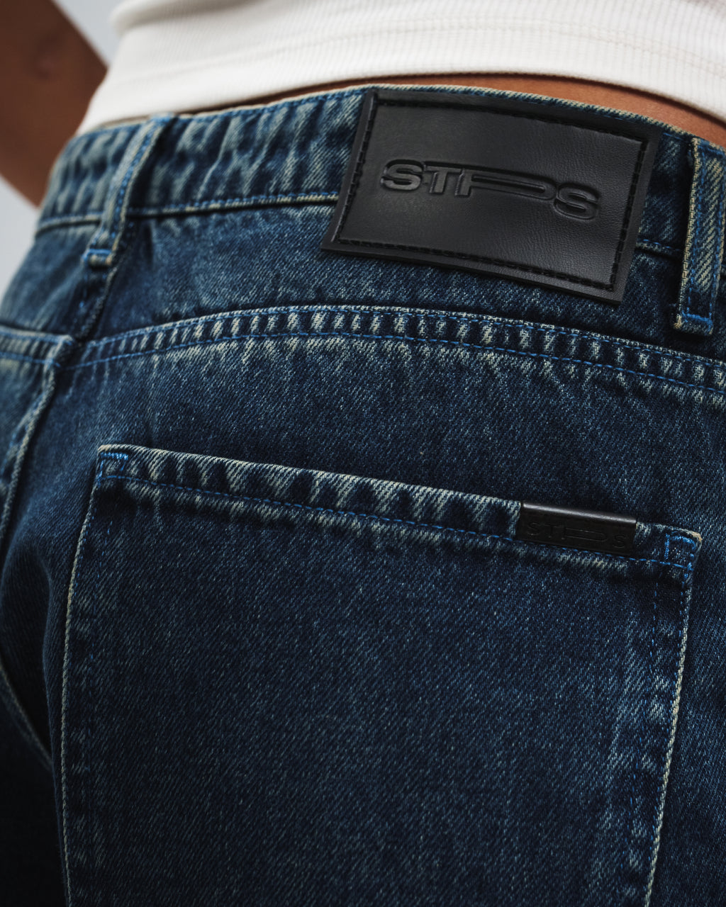 RELAXED MID RISE JEANS