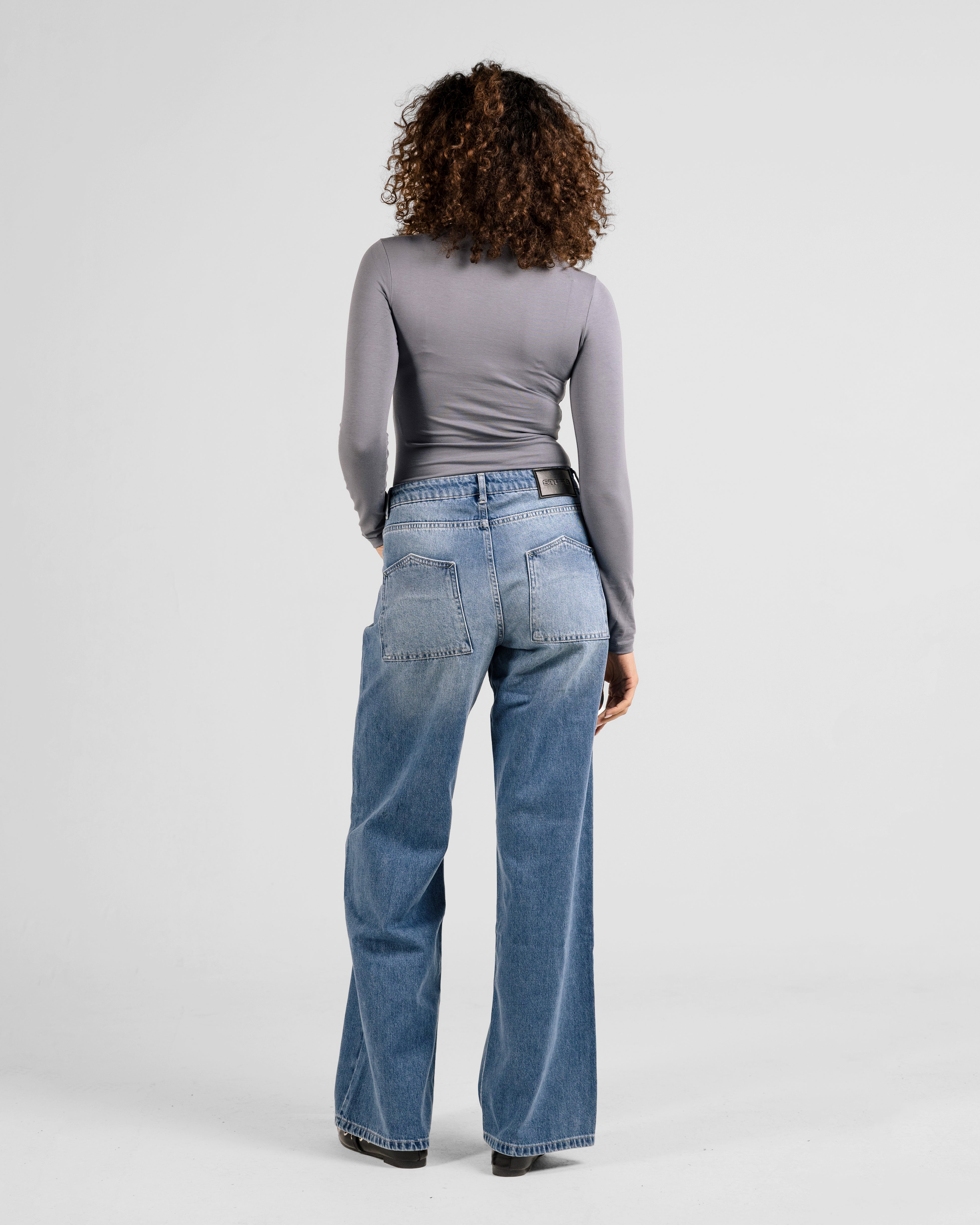 WASHED BLUE FLIPPED POCKET RELAXED MID RISE JEANS