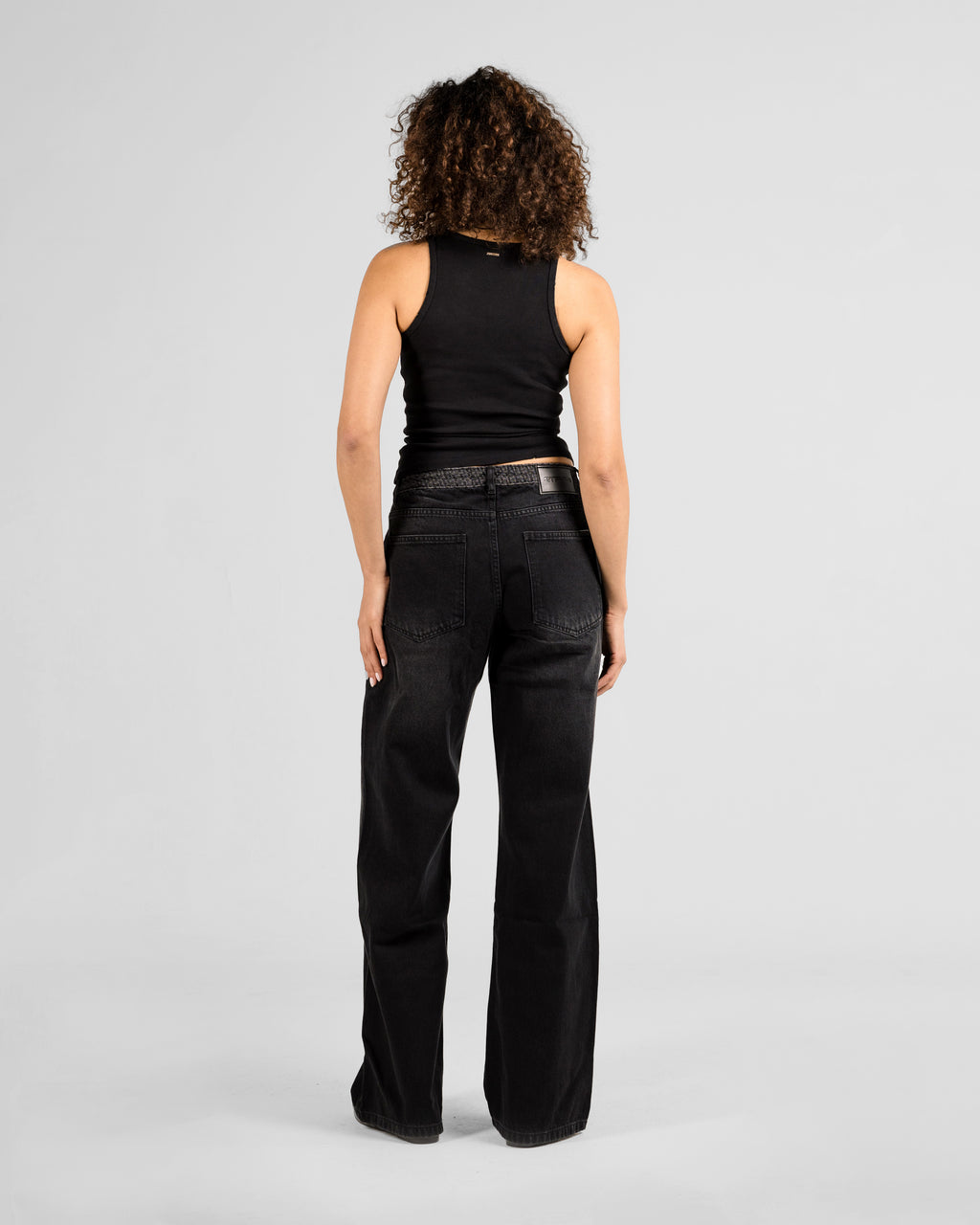 TEXTURED RELAXED MID RISE JEANS