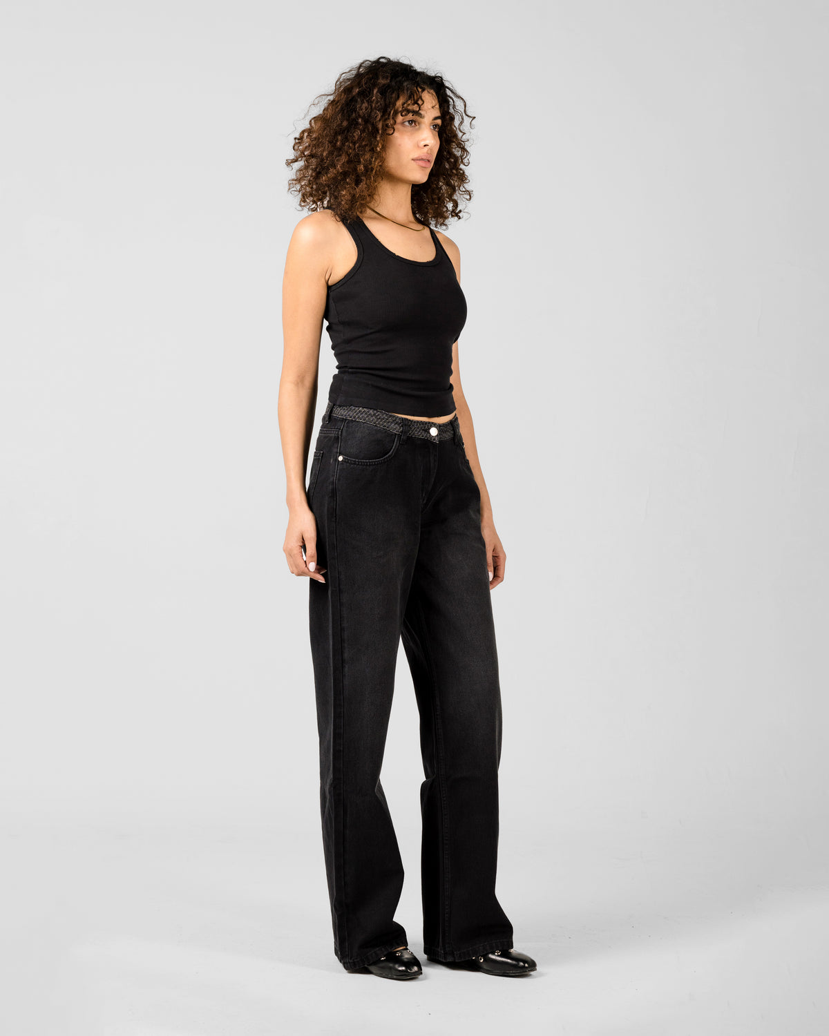 TEXTURED RELAXED MID RISE JEANS