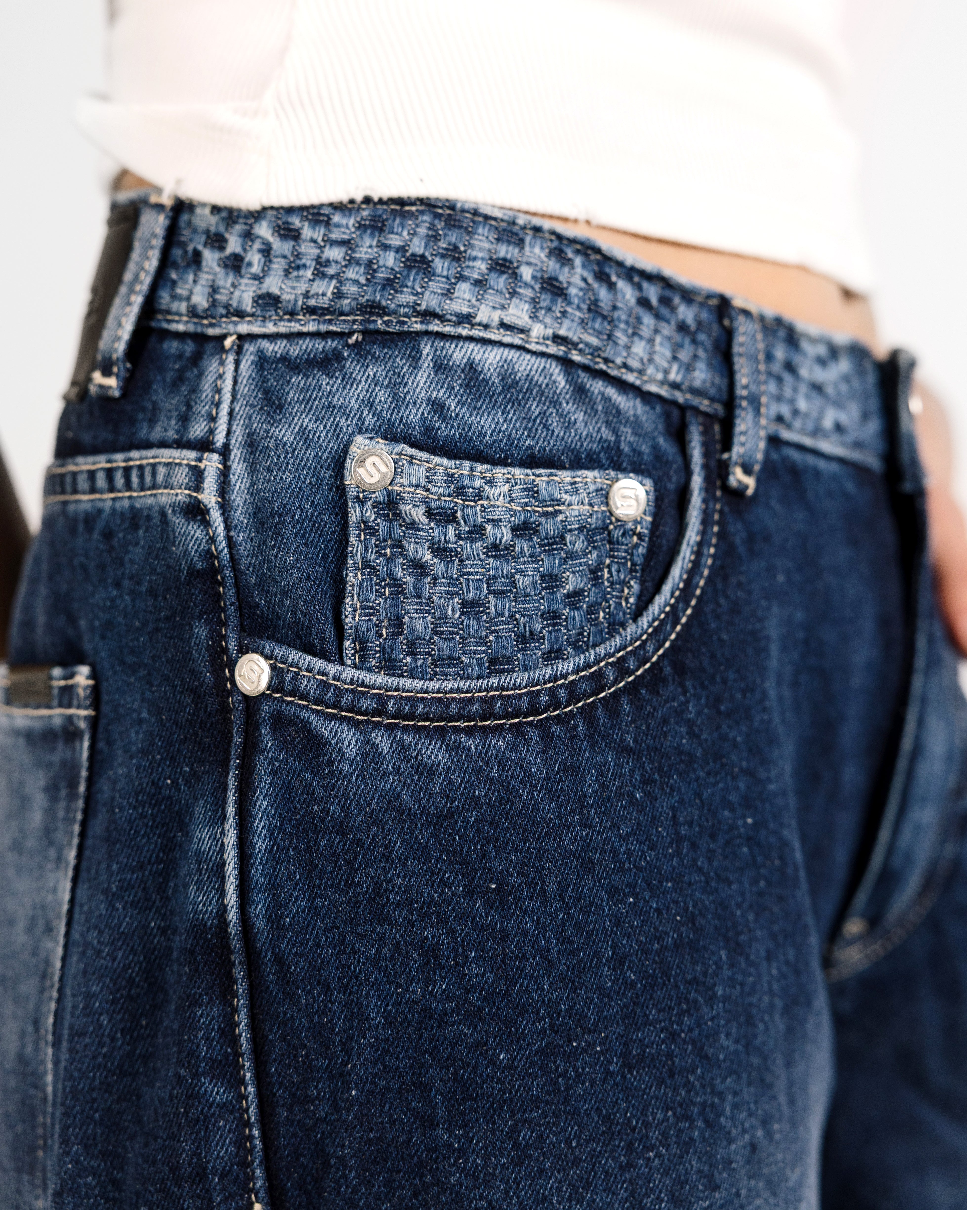 DEEP BLUE TEXTURED RELAXED MID RISE JEANS