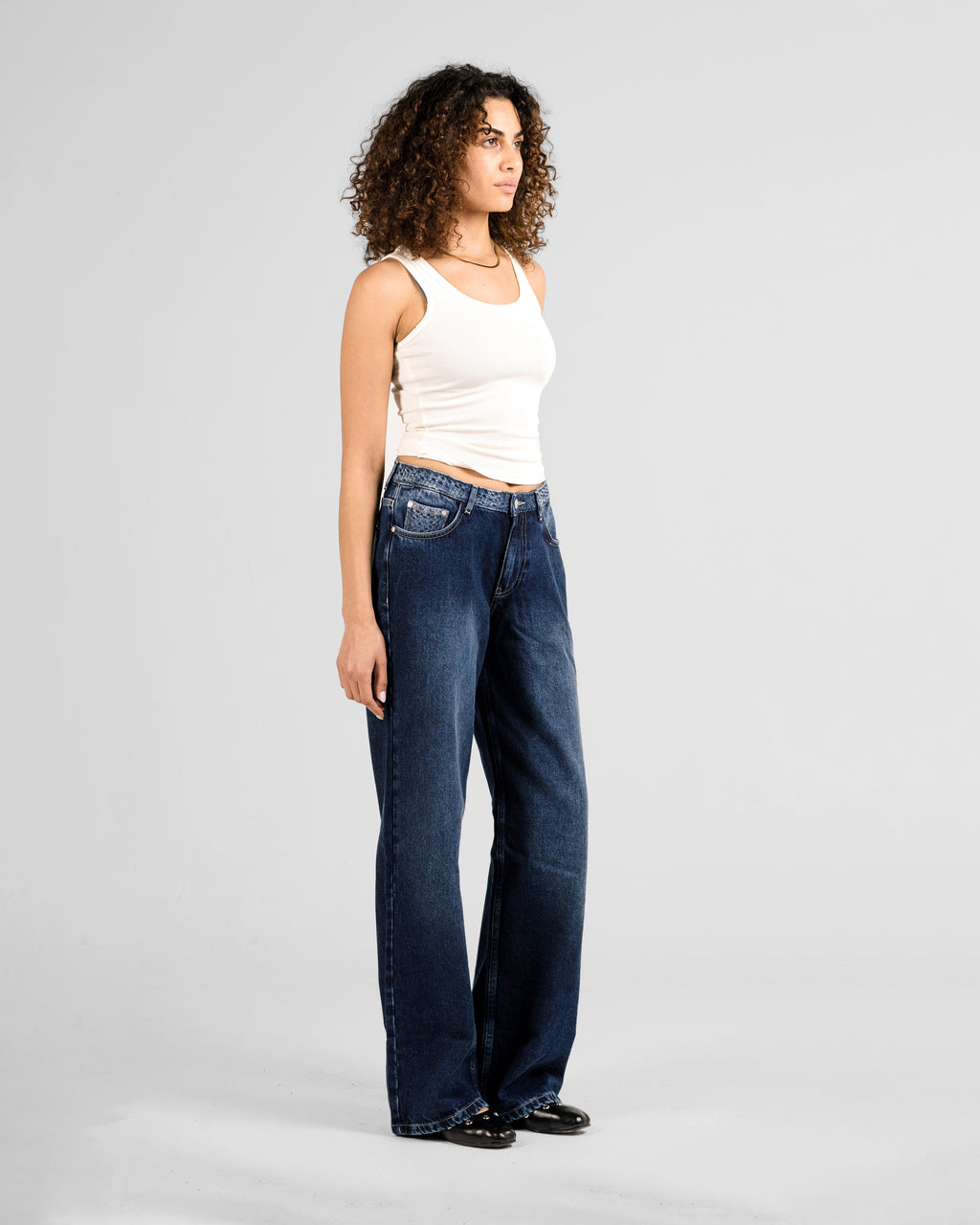 TEXTURED RELAXED MID RISE JEANS