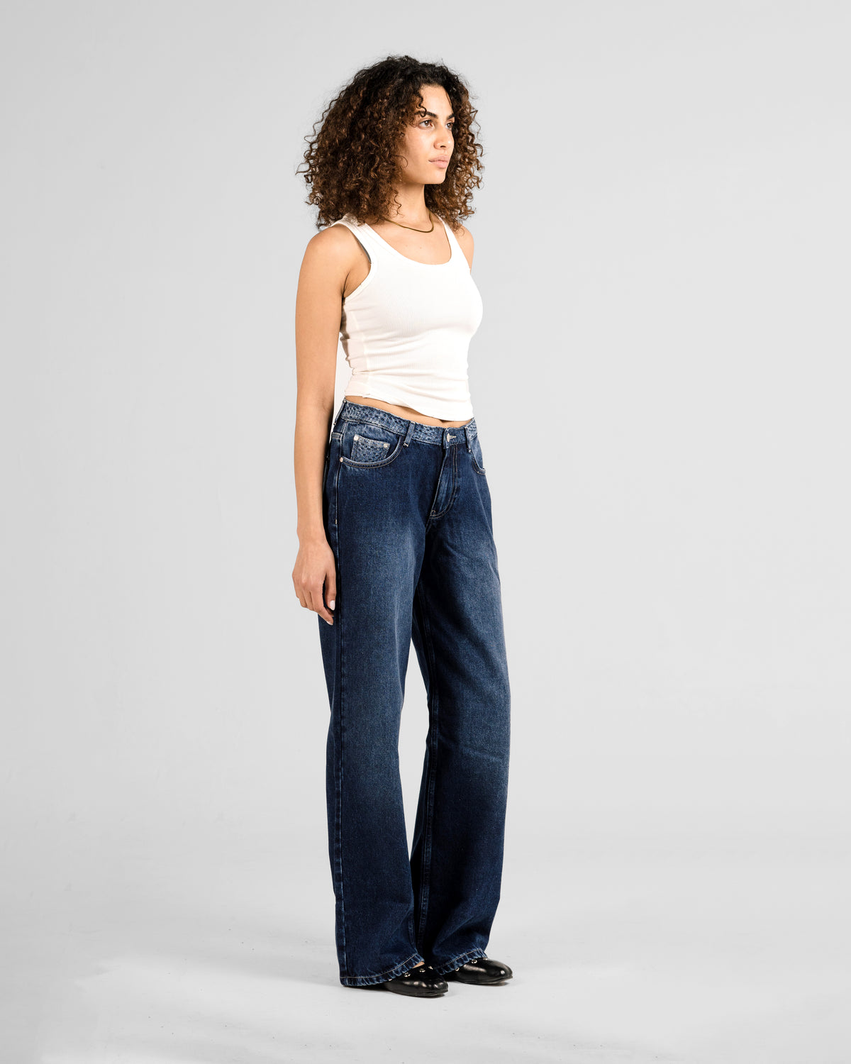 TEXTURED RELAXED MID RISE JEANS