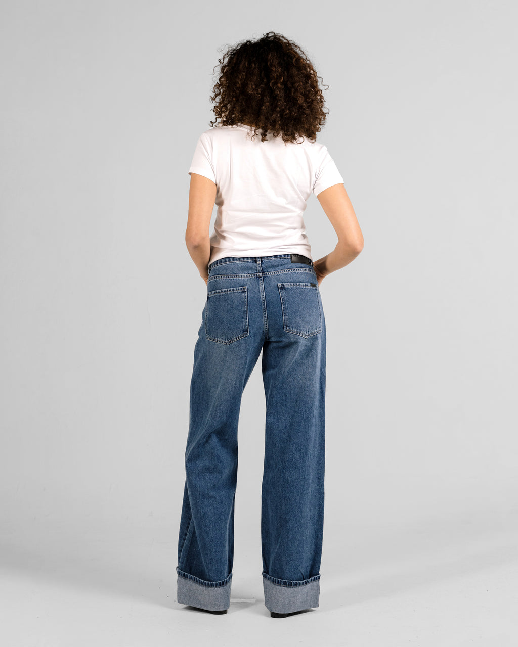 ROLLED HEM RELAXED MID RISE JEANS