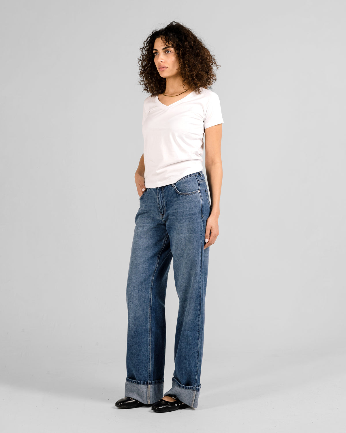 ROLLED HEM RELAXED MID RISE JEANS