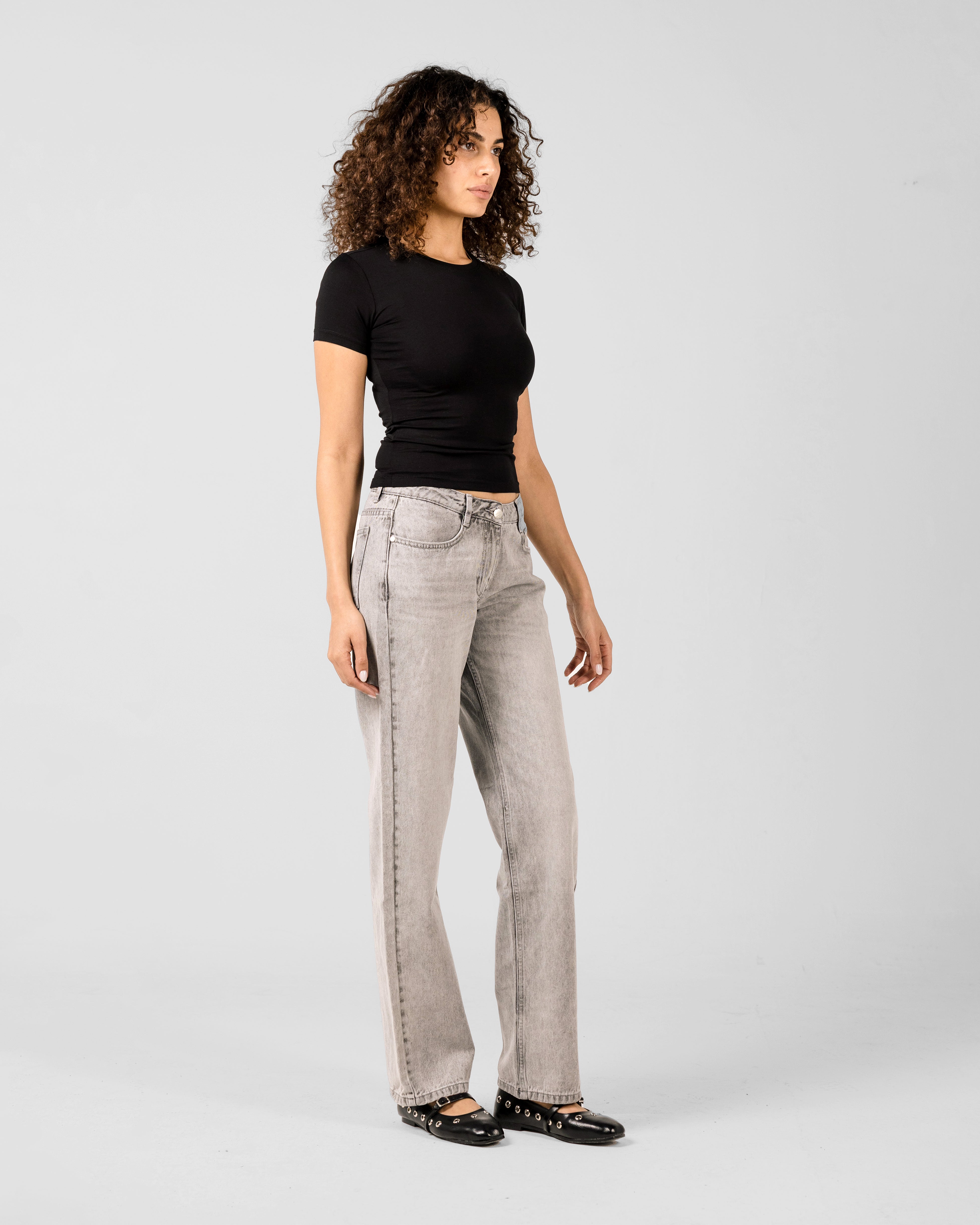 FLIPPED POCKET RELAXED MID RISE JEANS