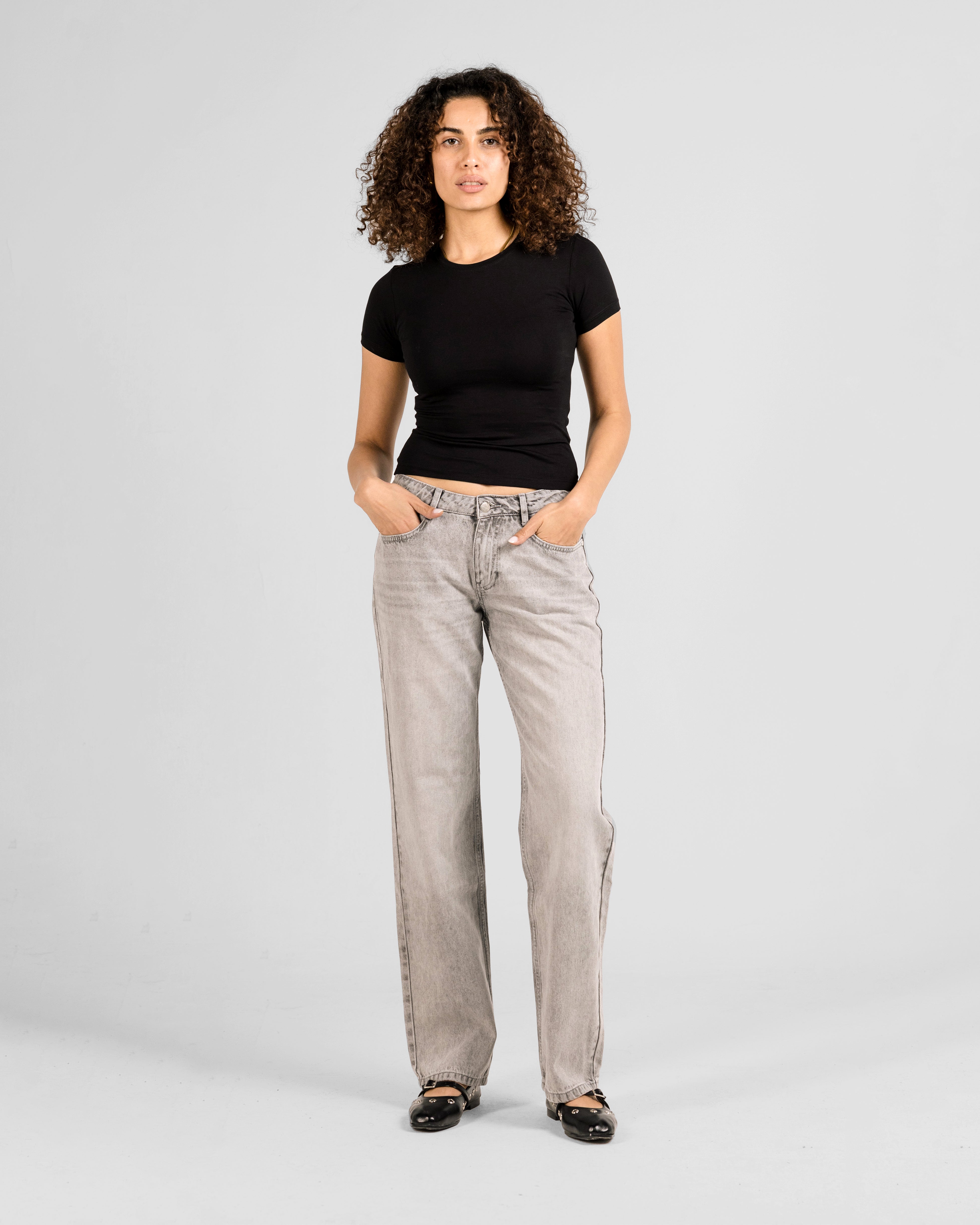 FLIPPED POCKET RELAXED MID RISE JEANS