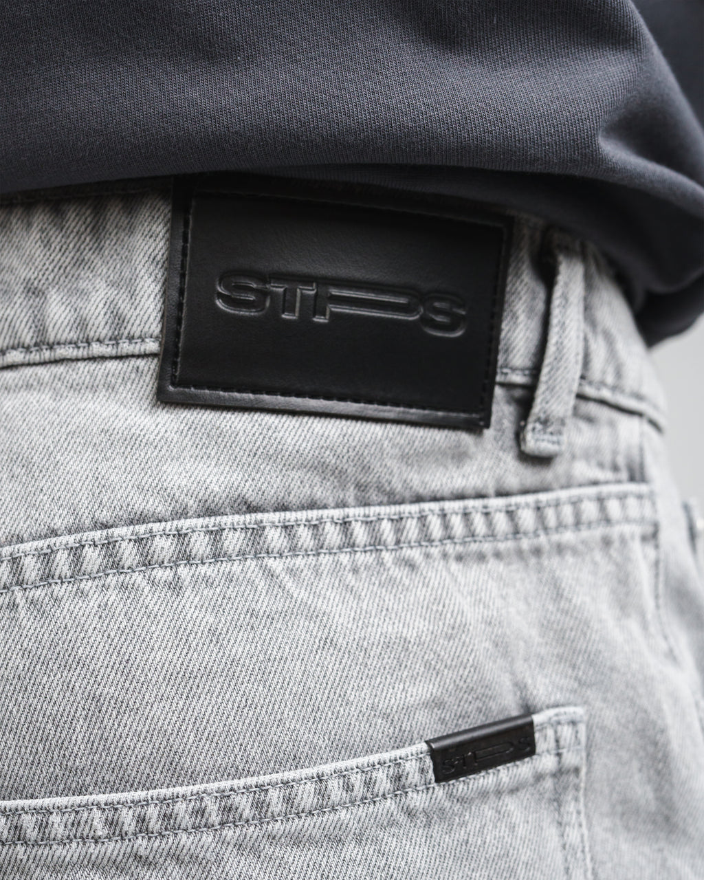 TAPERED STRAIGHT JEANS