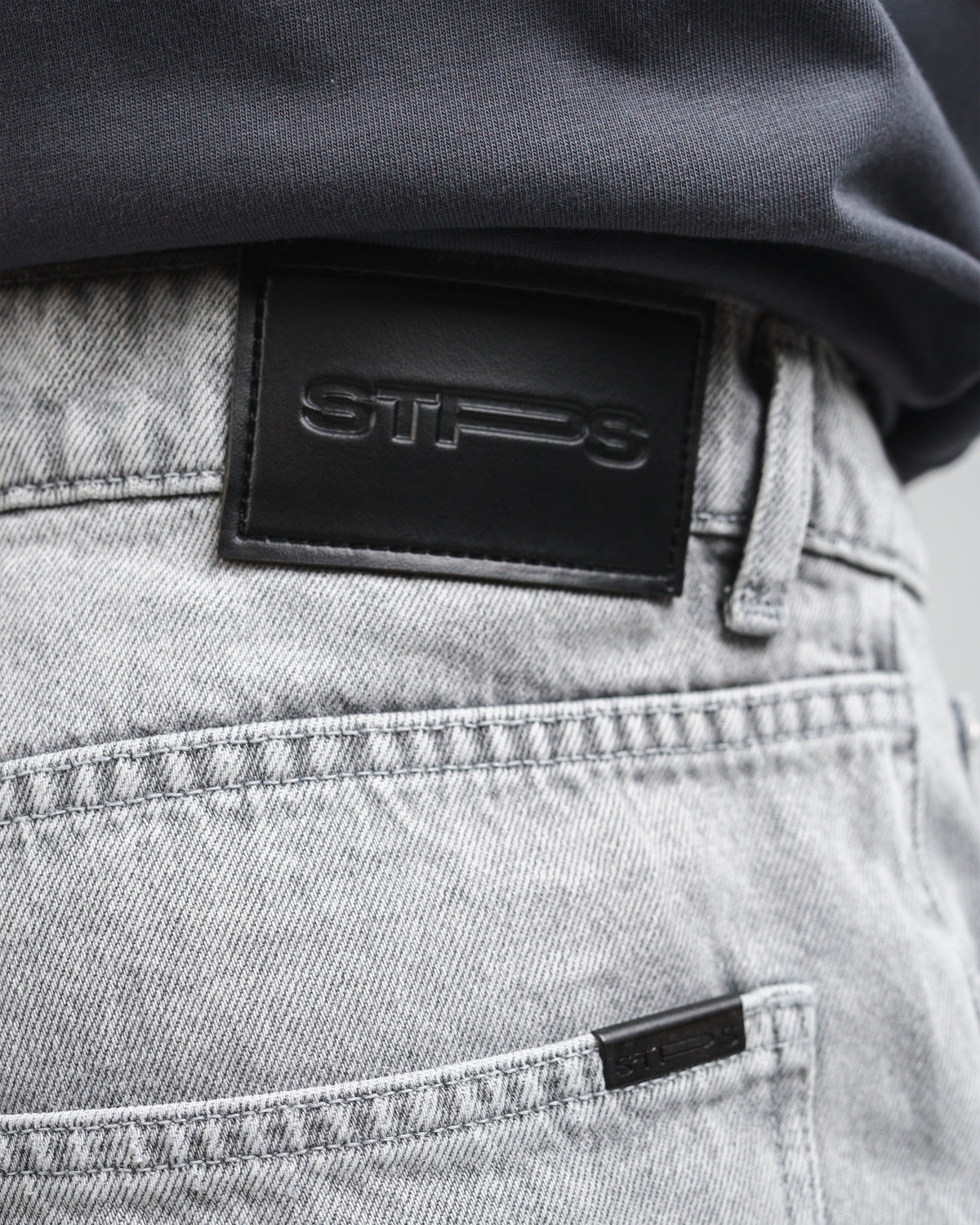 TAPERED STRAIGHT JEANS