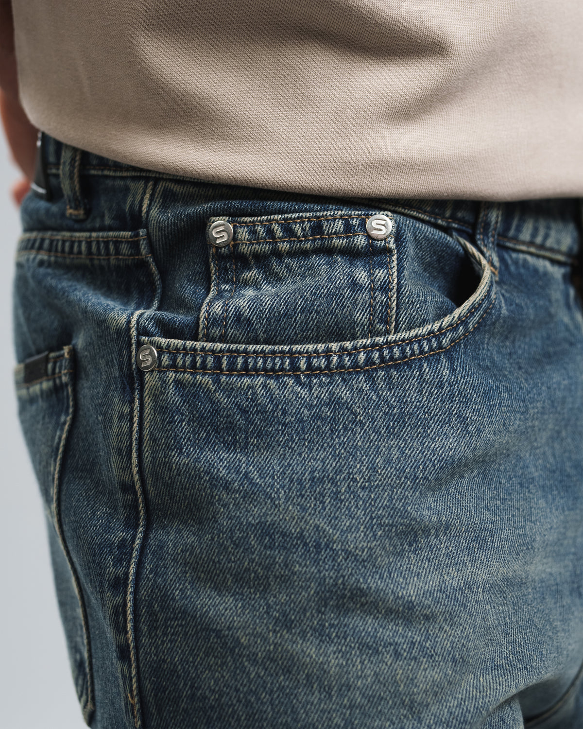 TAPERED STRAIGHT JEANS