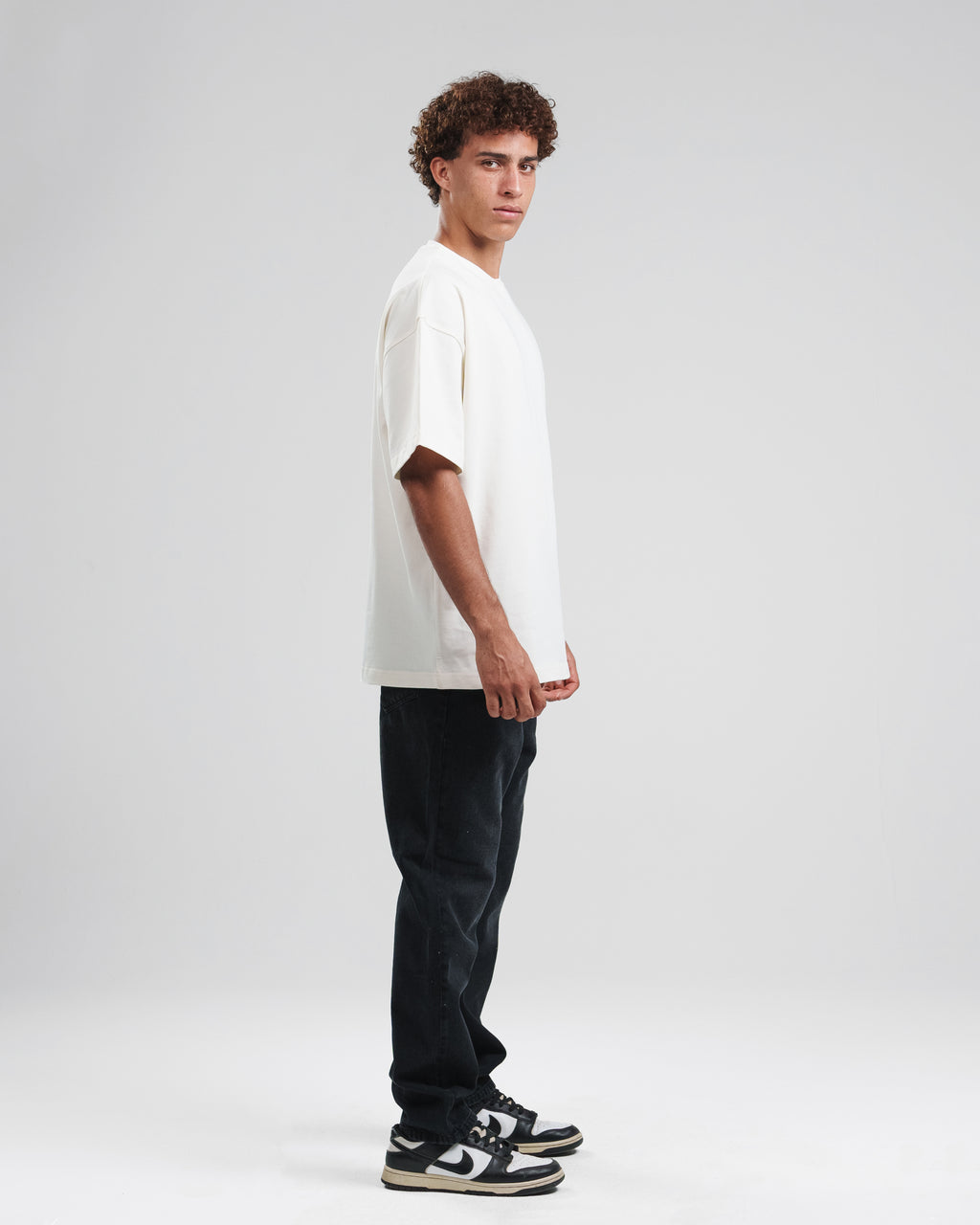 TAPERED STRAIGHT JEANS