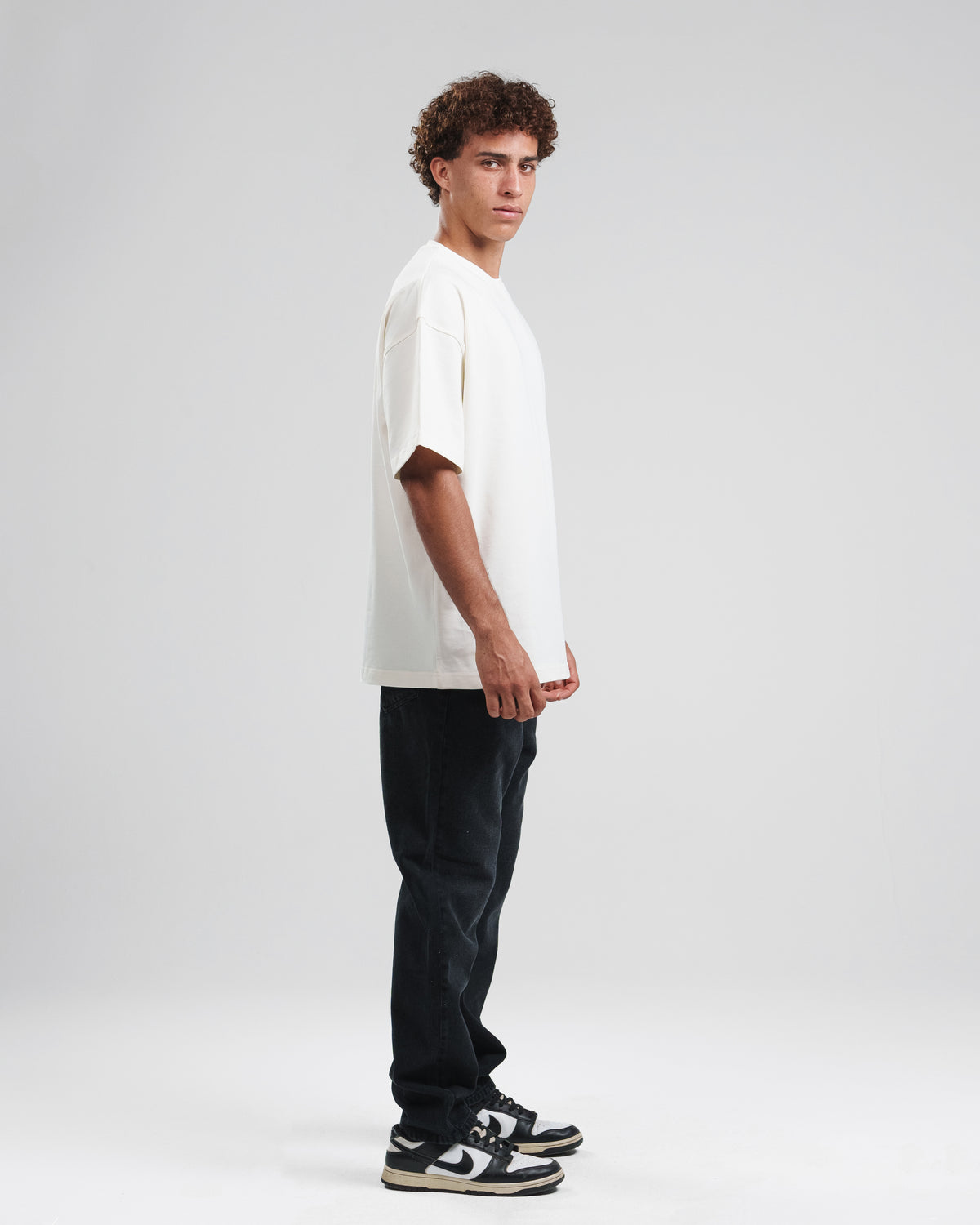 TAPERED STRAIGHT JEANS