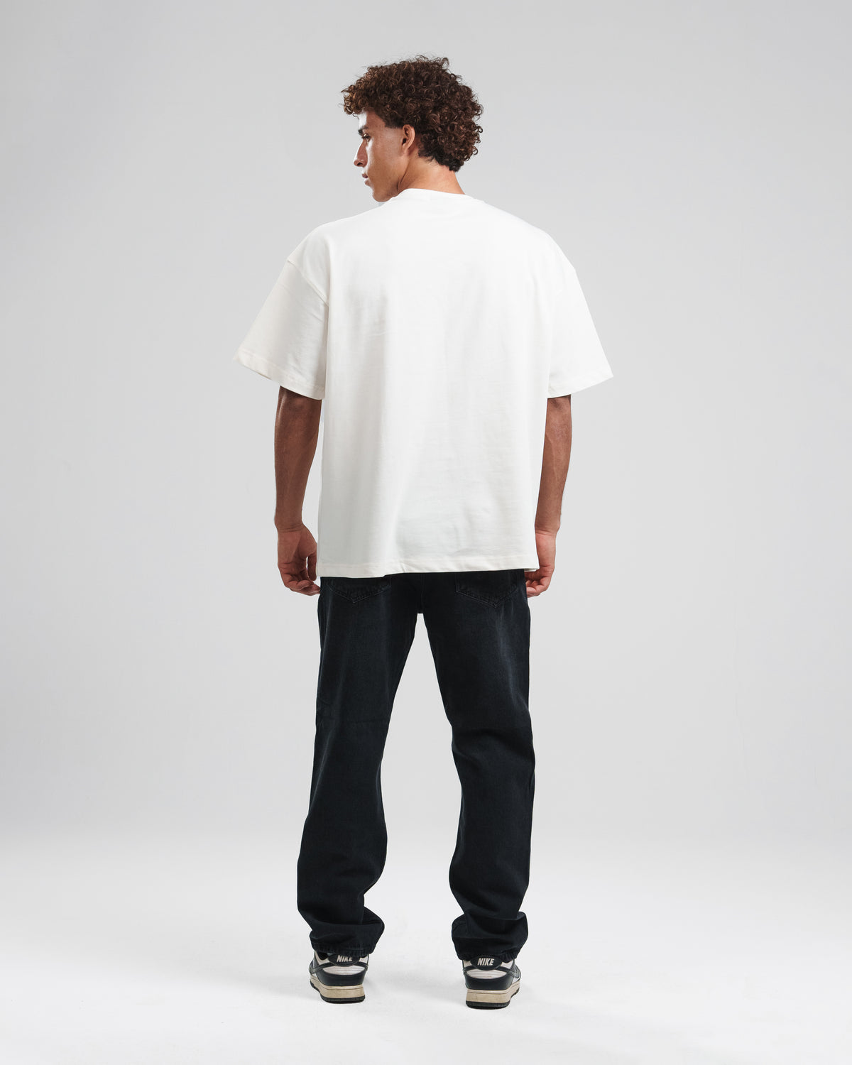 TAPERED STRAIGHT JEANS