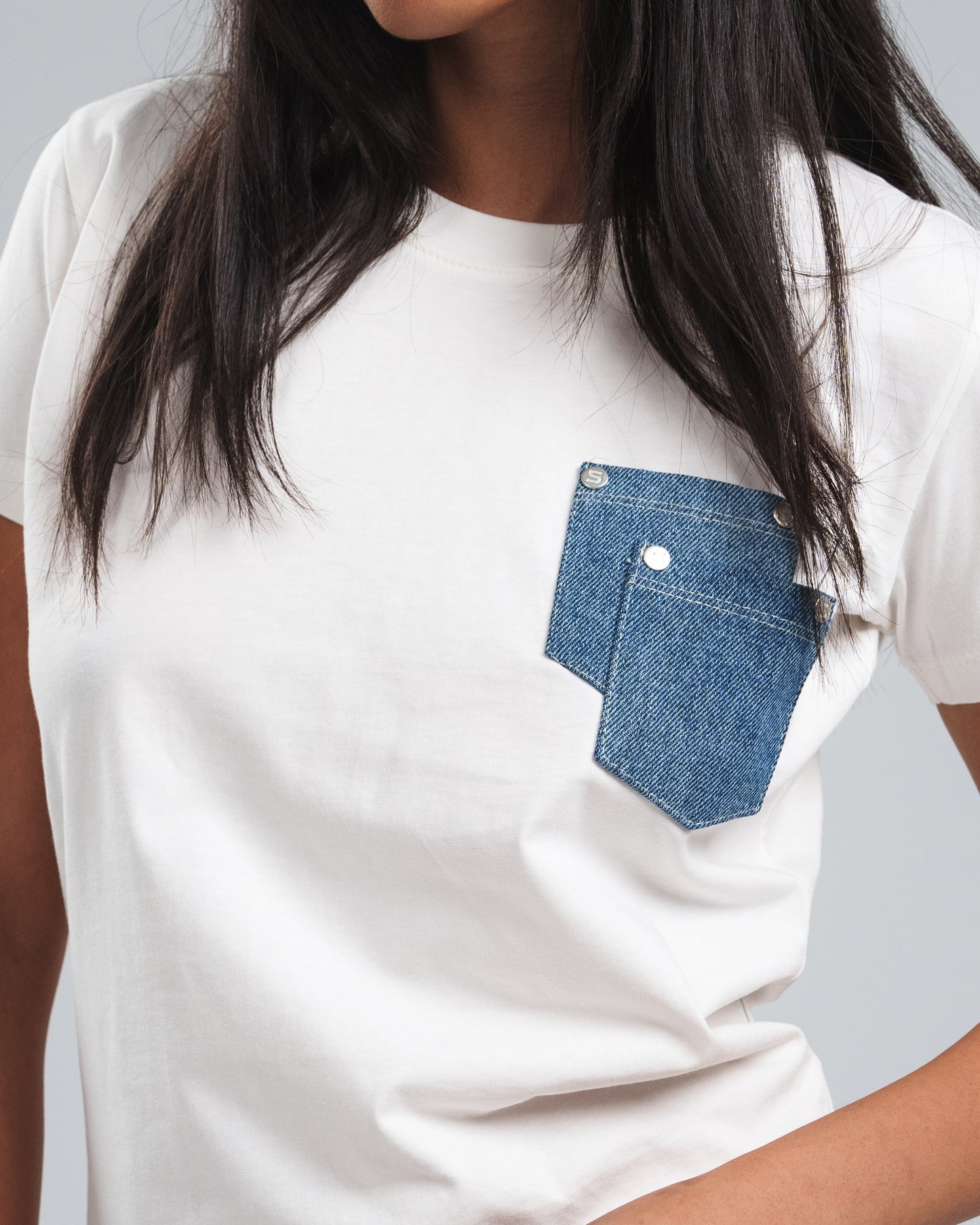 WHITE X BLUE DOUBLE DENIM POCKET TEE