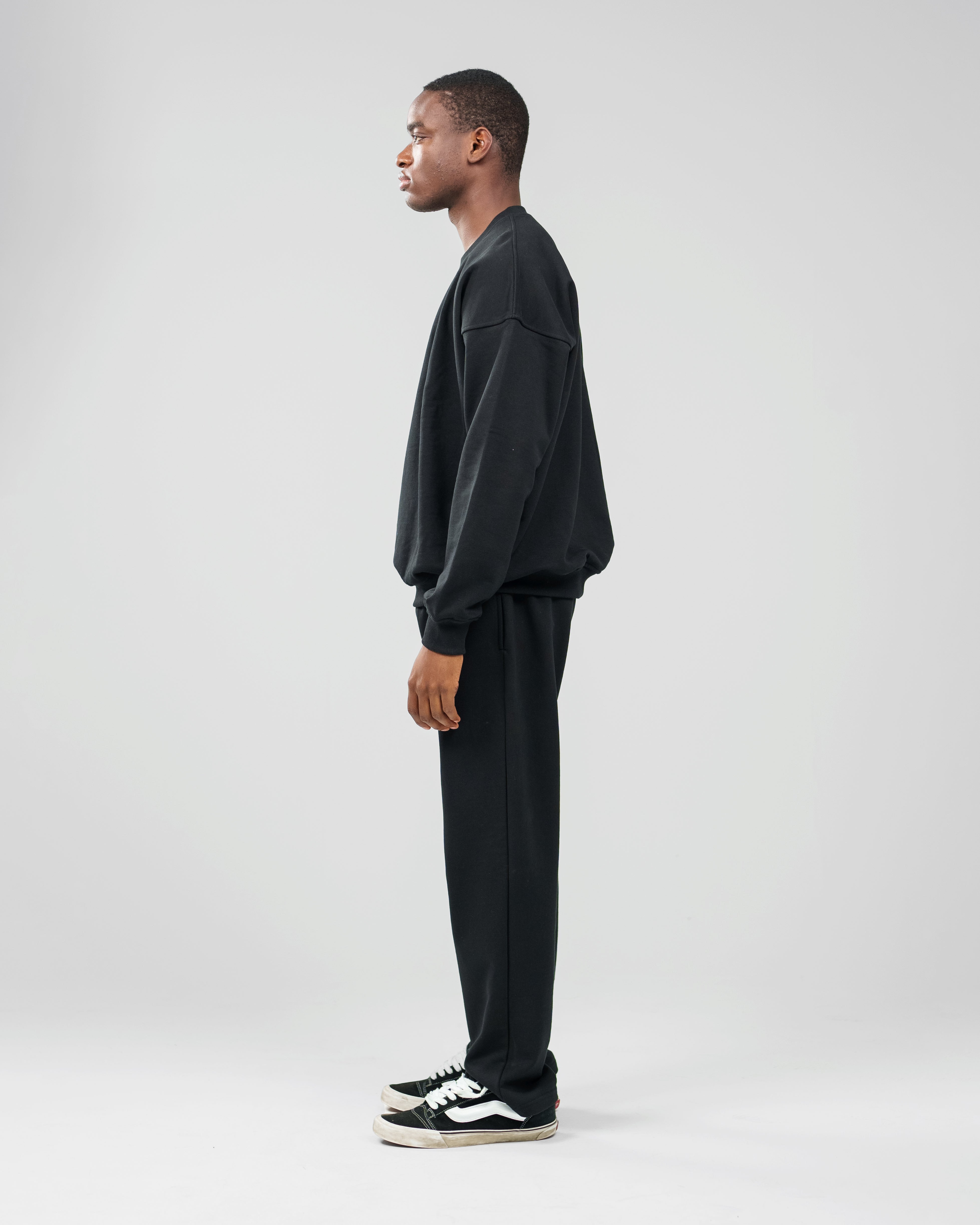 BLACK CREWNECK