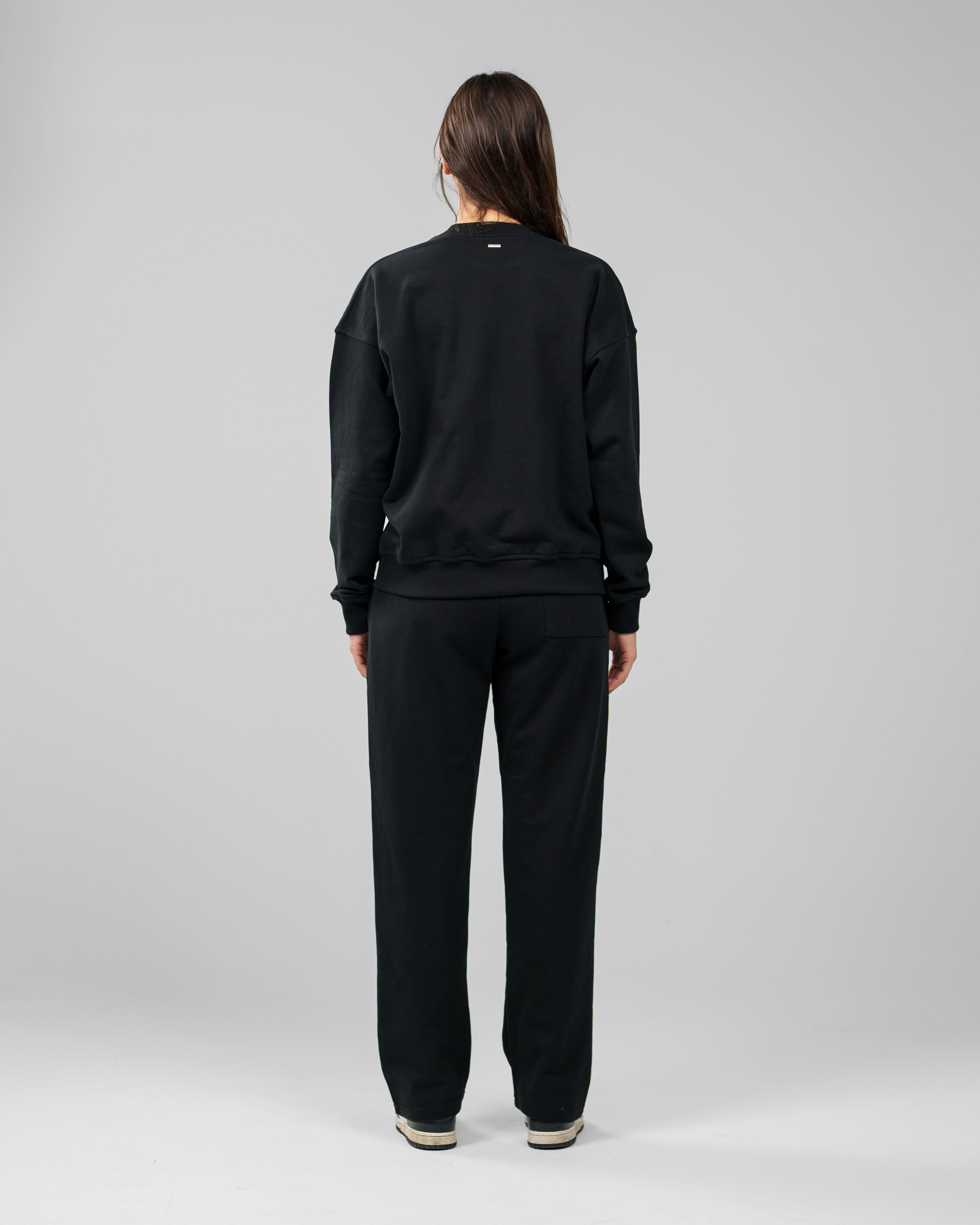 BLACK CREWNECK