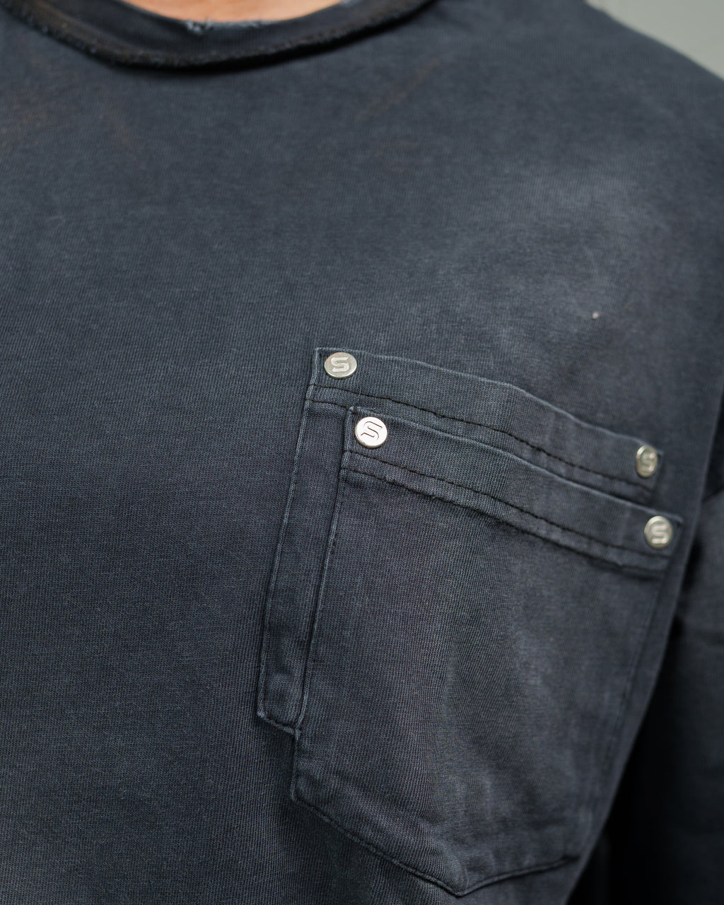 STONE WASHED DOUBLE POCKET T-SHIRT