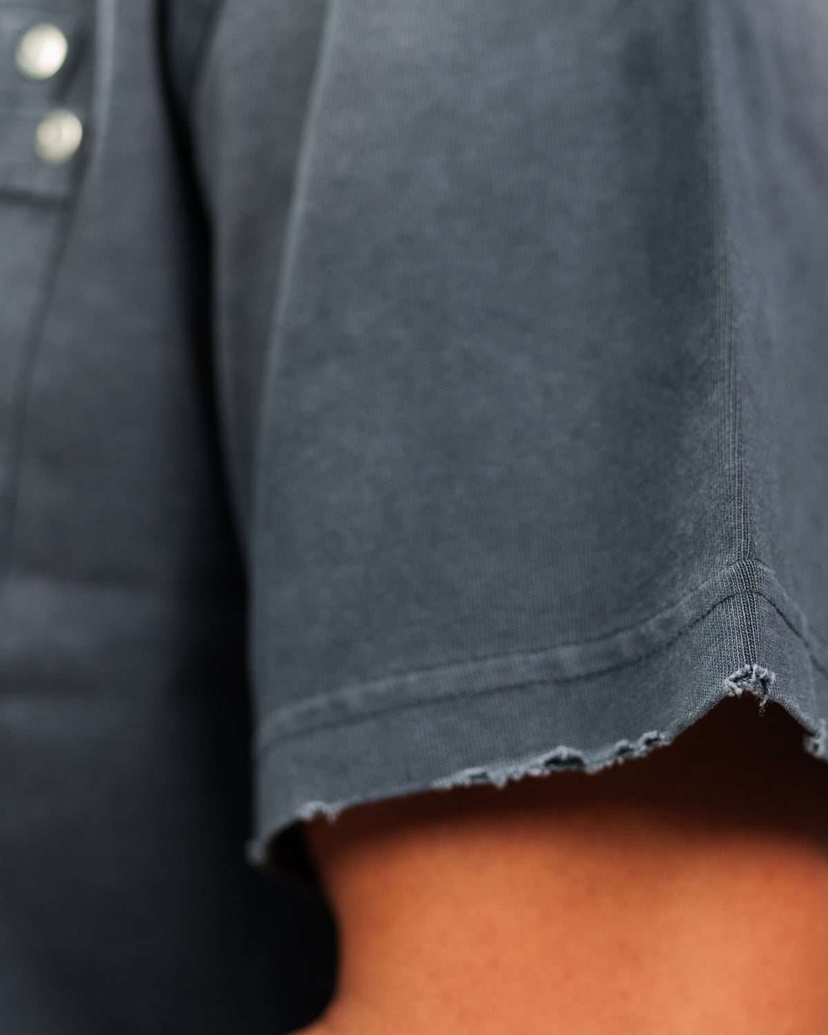 STONE WASHED DOUBLE POCKET T-SHIRT