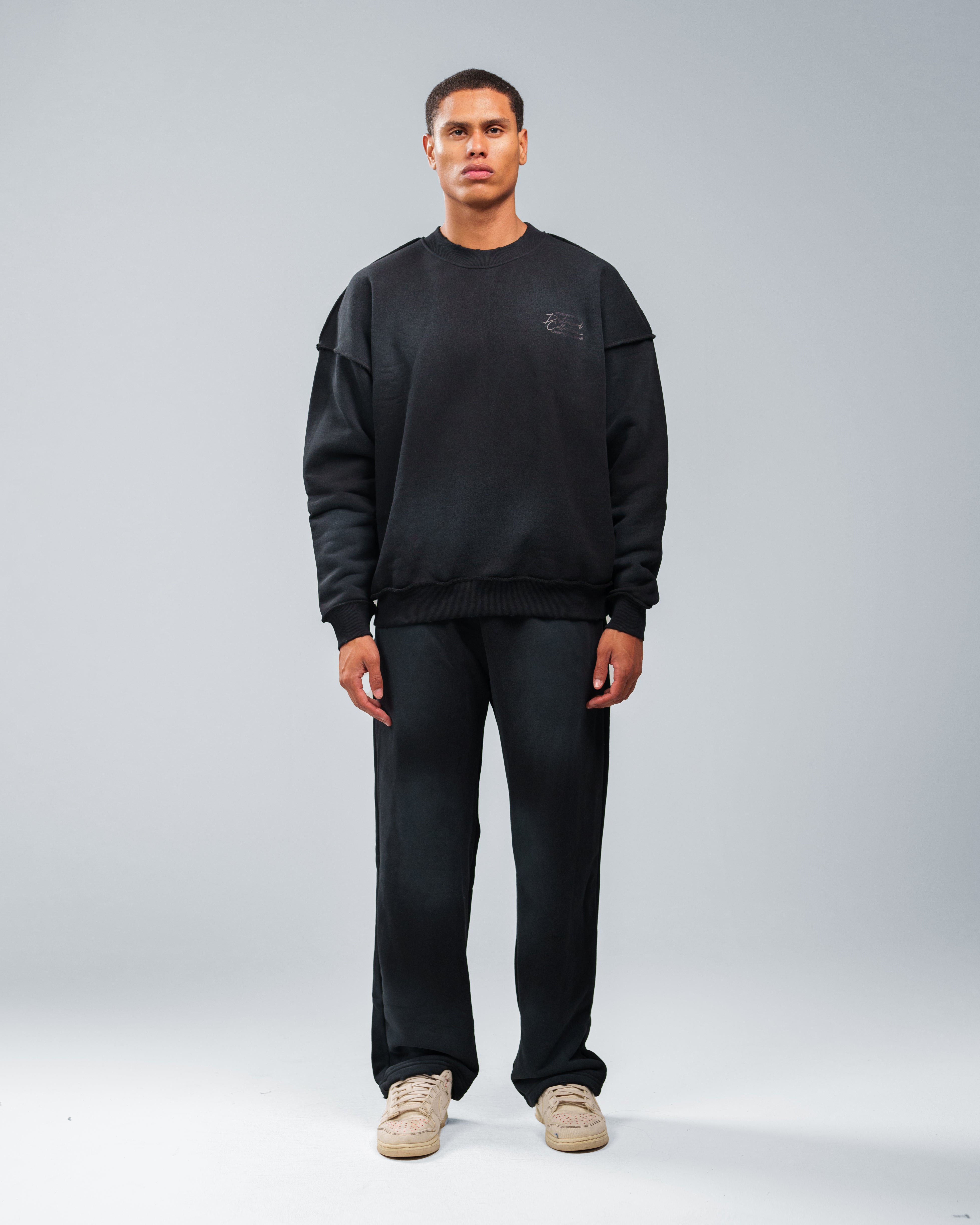BLACK STONE WASHED DISTRESSED CREWNECK