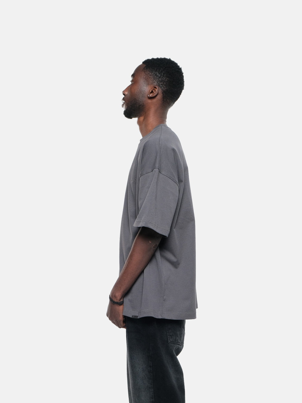 WORLDWIDE EMBROIDERED T-SHIRT