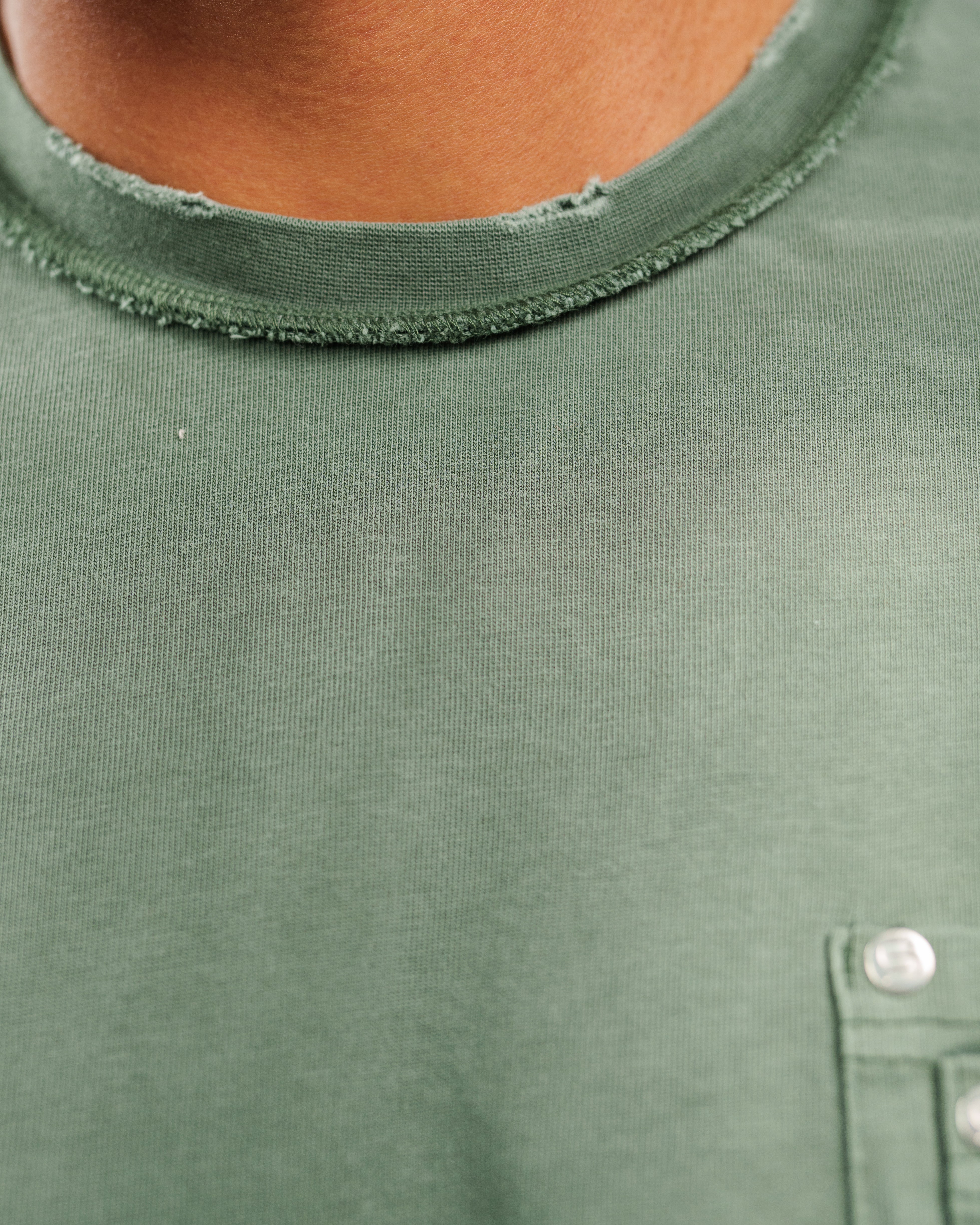 FOREST GREEN STONE WASHED DOUBLE POCKET T-SHIRT