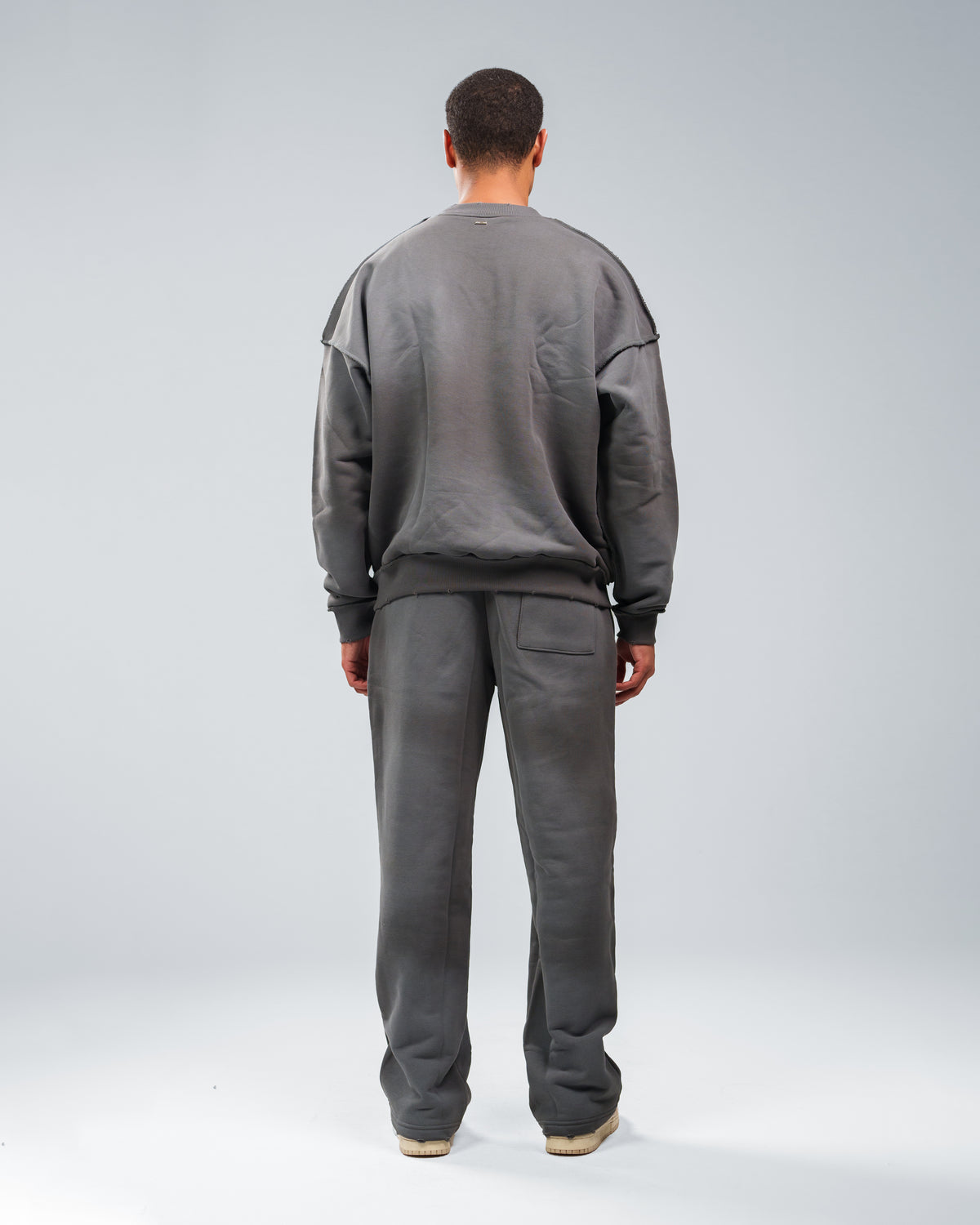 STONE WASHED DISTRESSED CREWNECK