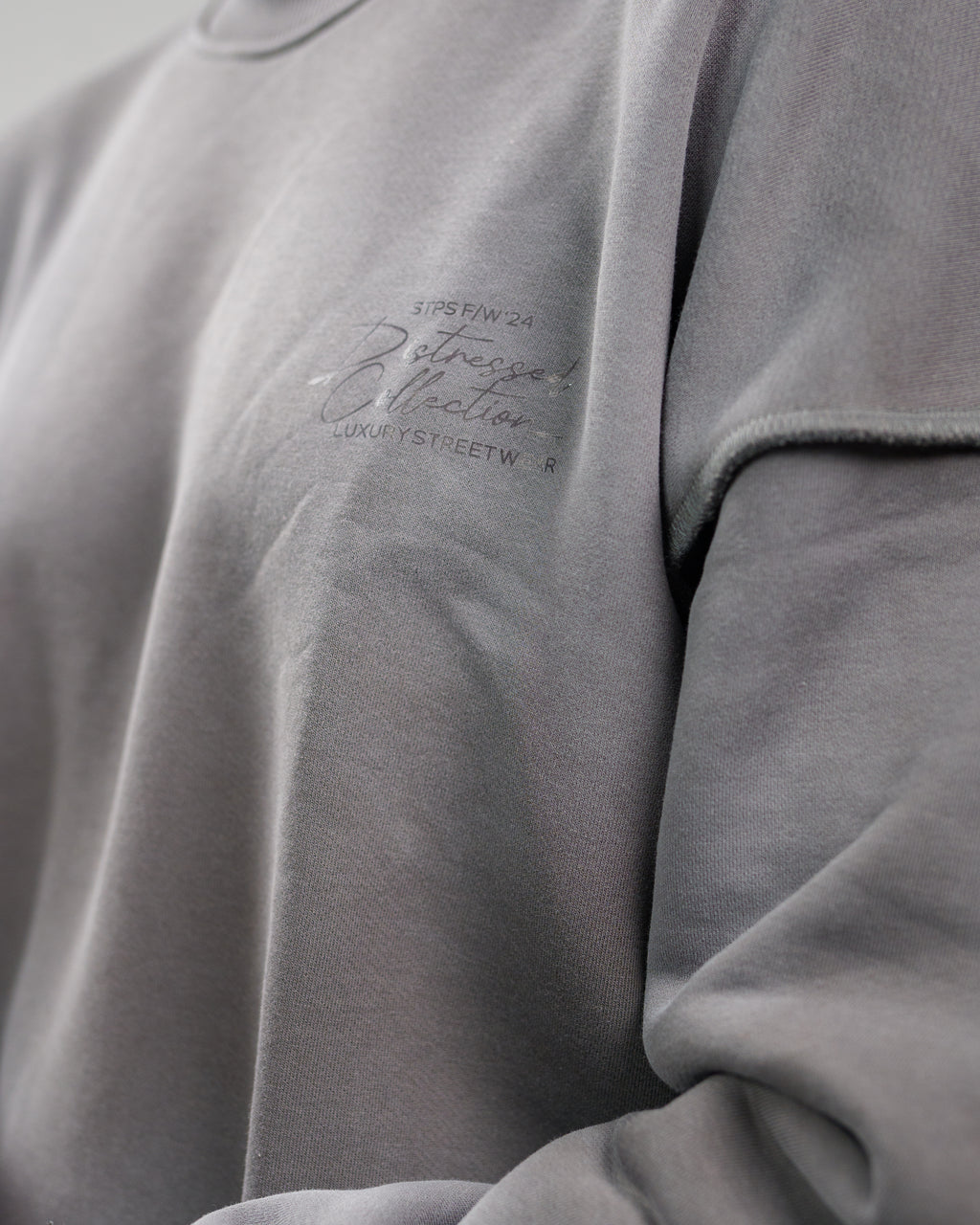 STONE WASHED DISTRESSED CREWNECK