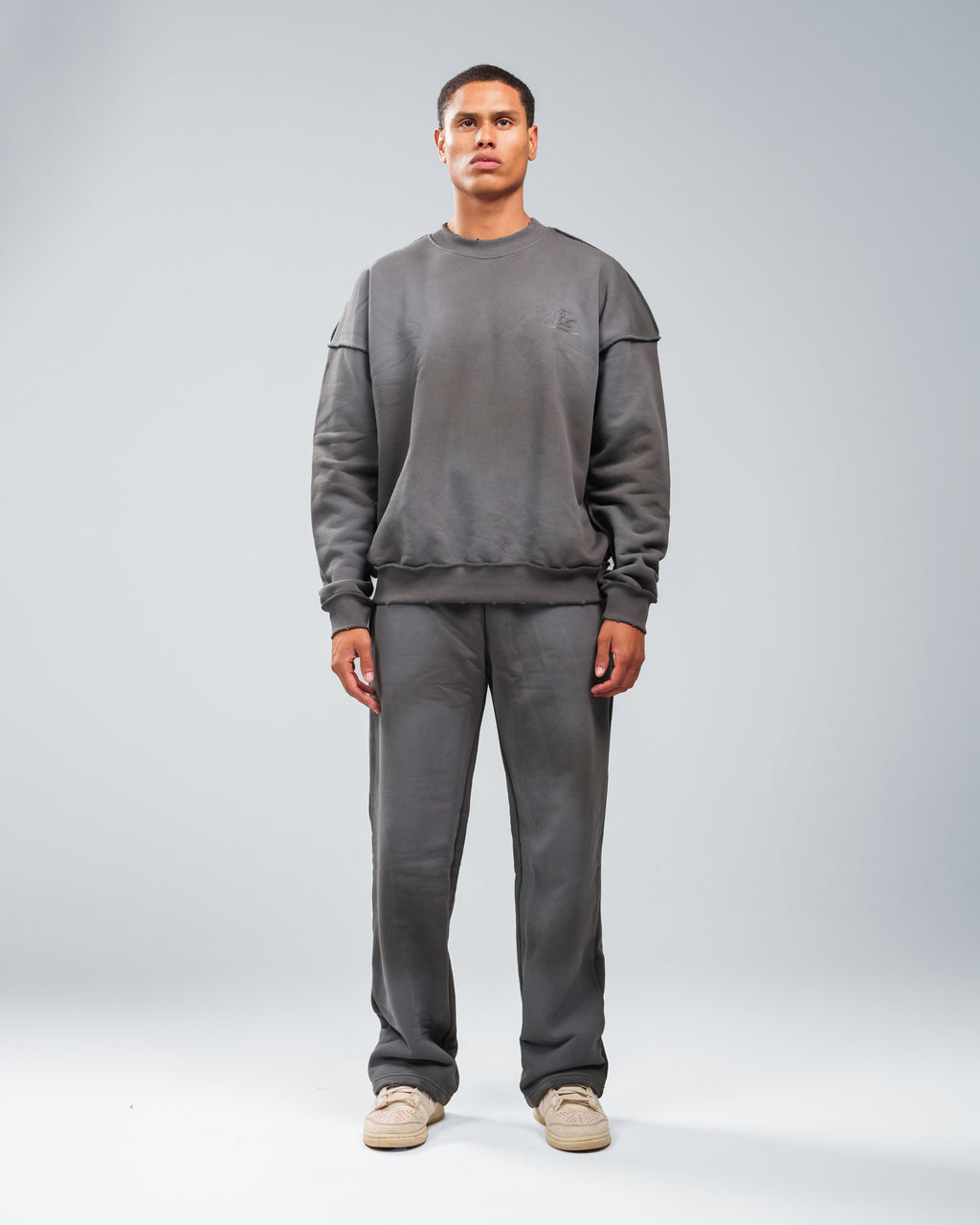 STONE WASHED DISTRESSED CREWNECK