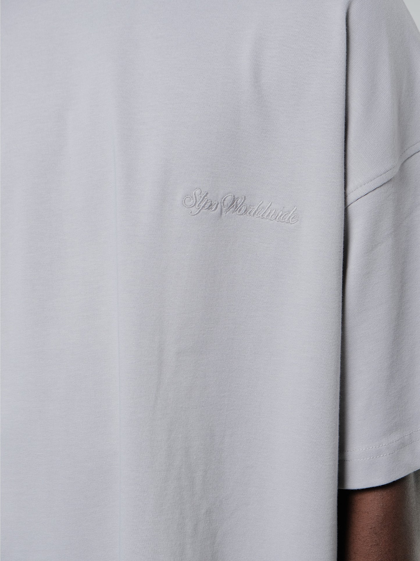 LIGHT GREY WORLDWIDE EMBROIDERED T-SHIRT