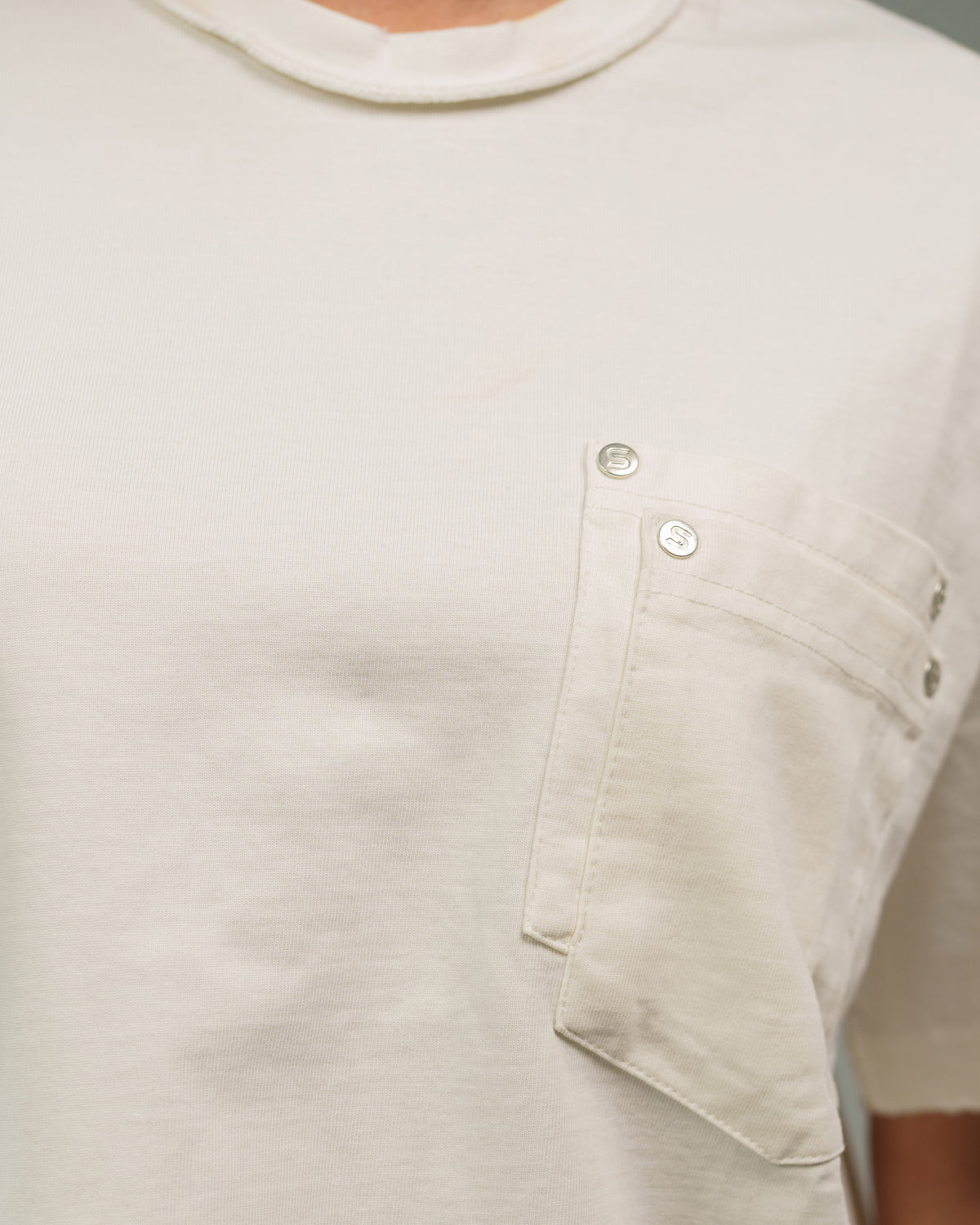 STONE WASHED DOUBLE POCKET T-SHIRT